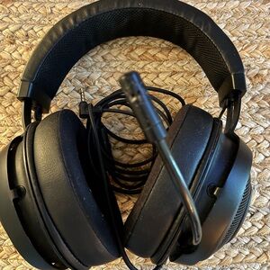 Black Over-Ear Headphones with Microphone- Kraken